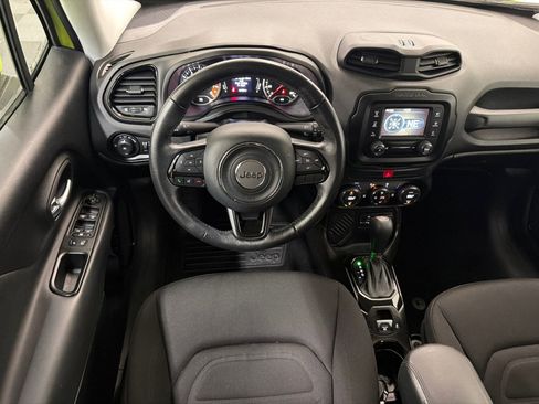 Used 2017 Jeep Renegade Altitude FWD image 19