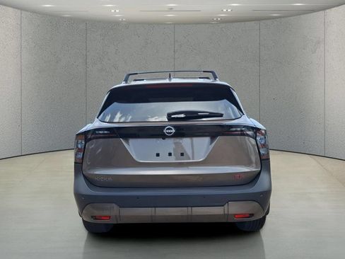 Used 2025 Nissan Kicks SR w/ SR Premium Package FWD image 6