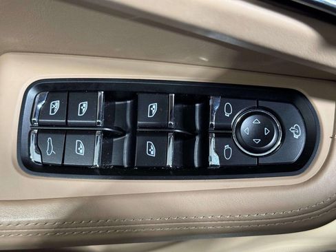 Used 2020 Porsche Macan Turbo image 8