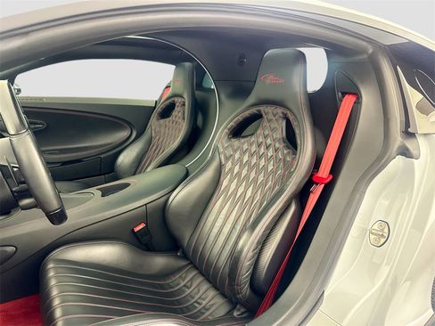 Used 2019 Bugatti Chiron image 22