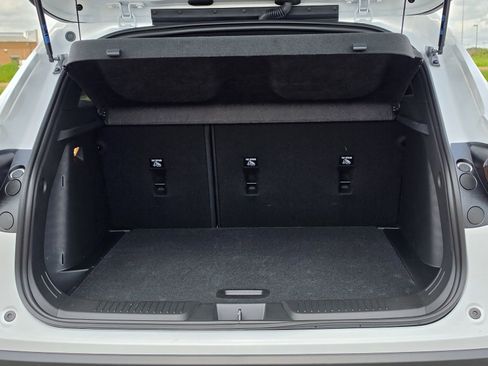 Used 2025 Chevrolet Trax RS w/ Sunroof Package FWD image 27