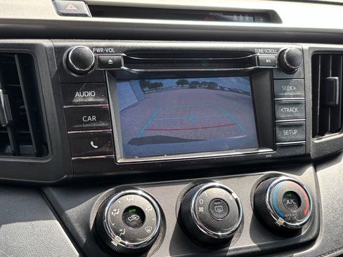 Used 2017 Toyota RAV4 LE AWD/4WD image 10