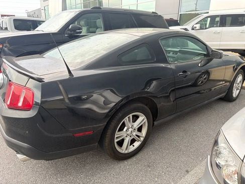 Used 2010 Ford Mustang Coupe RWD image 9