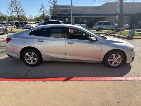 Used 2021 Chevrolet Malibu LS image 4