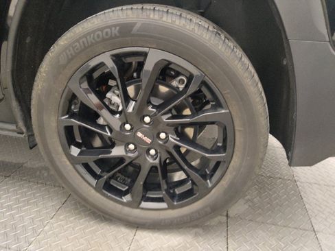 Used 2024 GMC Terrain SLE w/ Driver Convenience Package FWD image 31