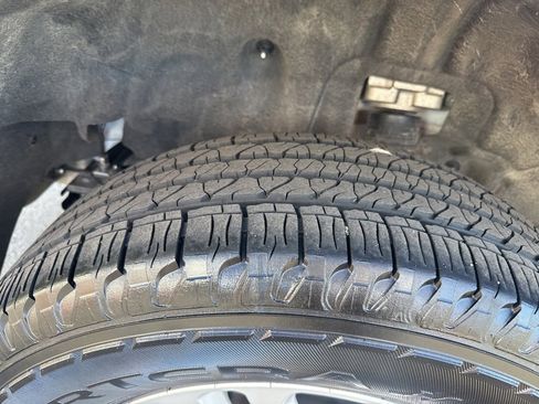 Certified 2024 Jeep Grand Cherokee Laredo w/ Luxury Tech Group I image 11