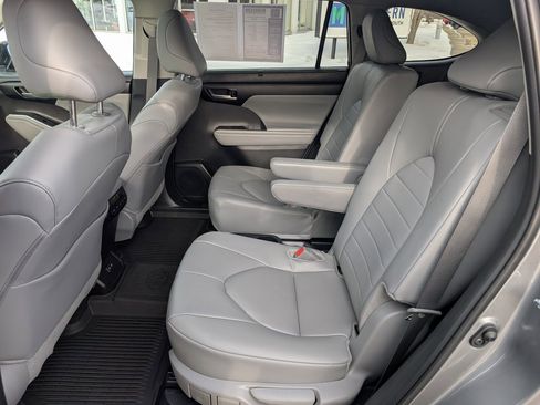 Used 2026 Toyota Highlander XLE image 22