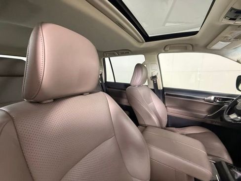 Used 2022 Lexus GX 460 Luxury w/ Accessory Package AWD/4WD image 33
