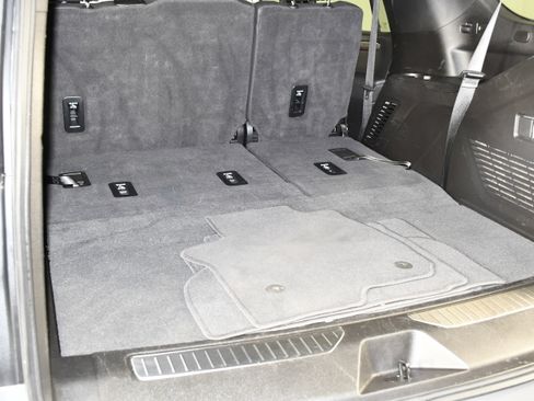 Used 2025 Chevrolet Tahoe Z71 AWD/4WD image 34