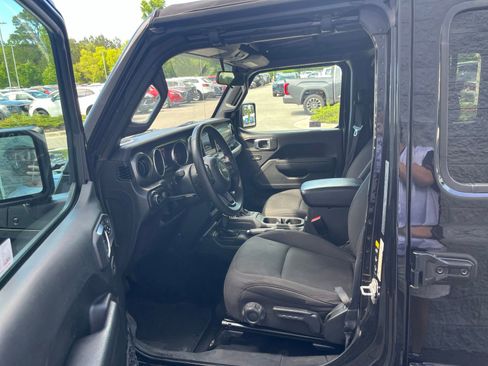 Used 2023 Jeep Wrangler Unlimited Sport AWD/4WD image 26
