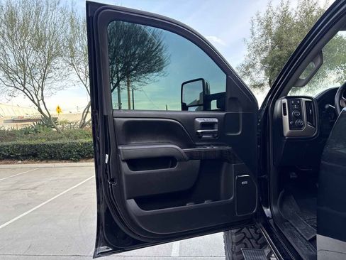 Used 2015 GMC Sierra 2500 Denali w/ Duramax Plus Package image 19