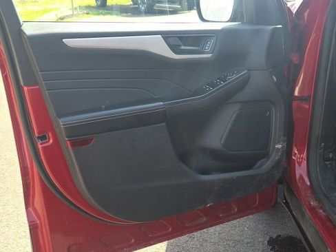 Used 2022 Ford Escape SE image 19