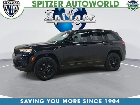 Used 2025 Jeep Grand Cherokee Altitude AWD/4WD image 6