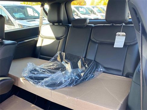 New 2025 Ford Expedition Max Platinum w/ Stealth Appearance Package image 9