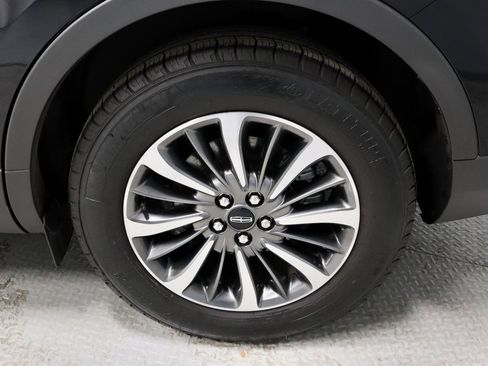 Used 2022 Lincoln Nautilus FWD w/ Premium Package image 20