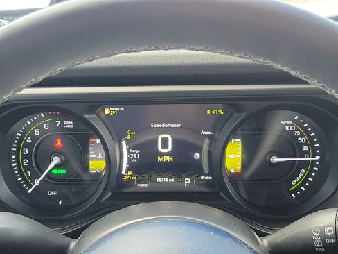 Used 2025 Jeep Wrangler Unlimited Sahara w/ Safety Group AWD/4WD image 9