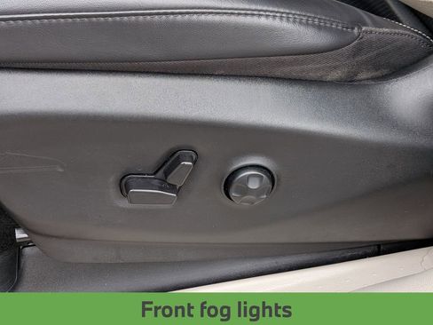Used 2023 Chrysler Pacifica Touring-L FWD image 17