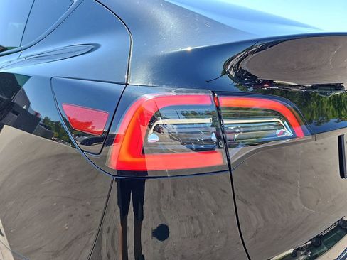 Used 2023 Tesla Model Y AWD image 38