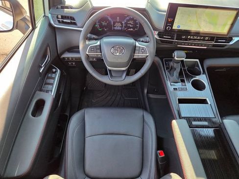 Used 2026 Toyota Sienna XSE FWD image 13