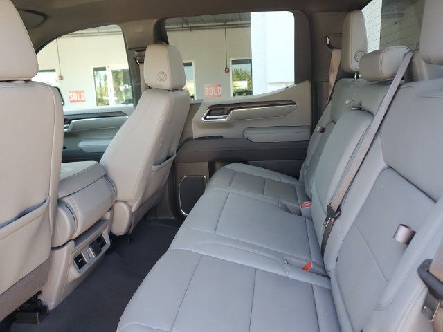 Used 2025 GMC Sierra 1500 SLT AWD/4WD image 10