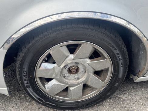 Used 2002 Cadillac De Ville DTS w/ Premium Equipment Pkg image 12