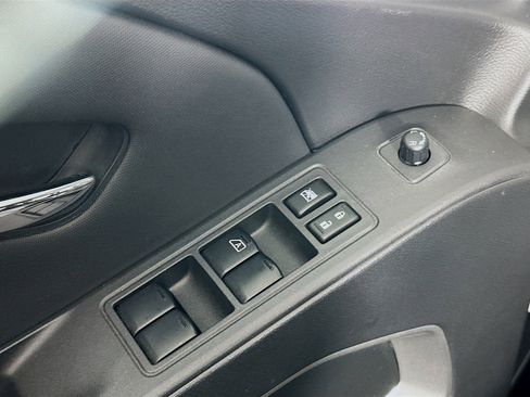 Used 2024 Nissan Frontier SV w/ SV Convenience Package image 15