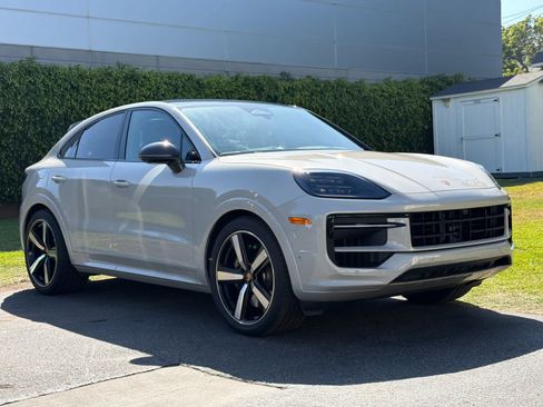 Certified 2026 Porsche Cayenne GTS AWD/4WD image 10