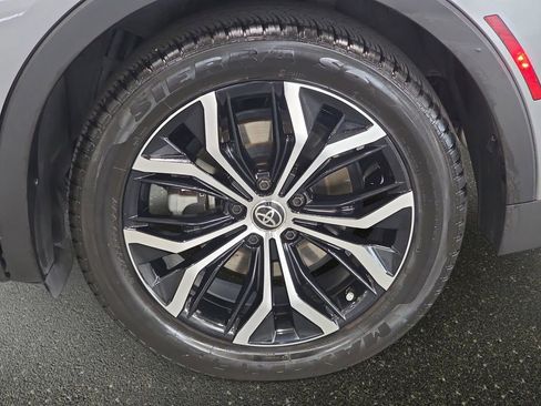 Used 2023 Toyota Crown AWD/4WD image 28