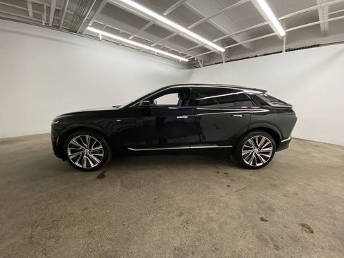 Used 2024 Cadillac Lyriq Luxury AWD/4WD image 3