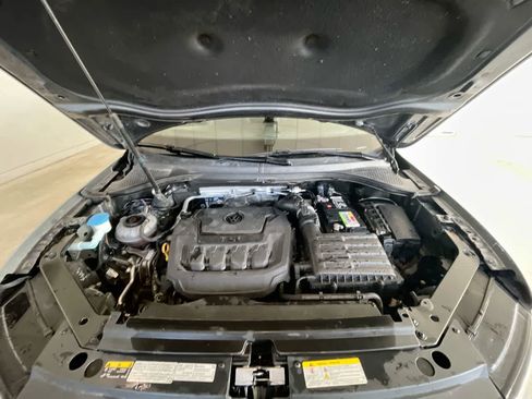 Used 2021 Volkswagen Tiguan SE image 25