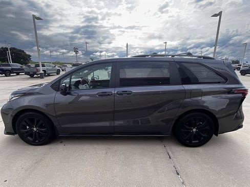 Used 2025 Toyota Sienna XSE w/ XSE Plus Package FWD image 6