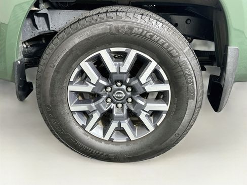 Used 2023 Nissan Frontier SV w/ SV Convenience Package RWD image 11