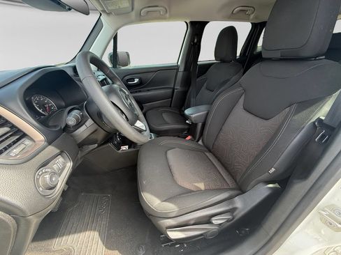 Used 2023 Jeep Renegade Latitude AWD/4WD image 16