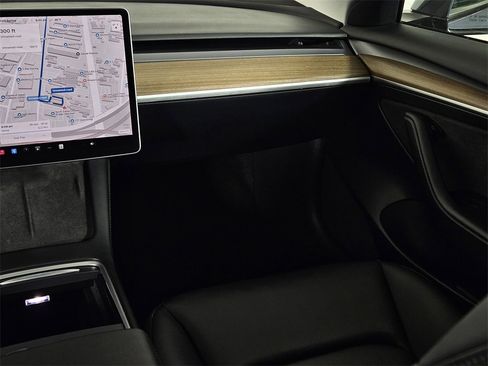 Used 2023 Tesla Model 3 Standard Range image 9