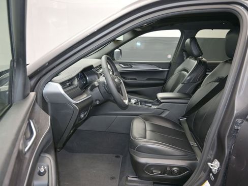 Used 2024 Jeep Grand Cherokee L Limited w/ Luxury Tech Group II image 13