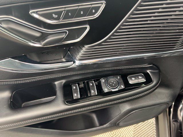 Used 2022 Lincoln Corsair AWD w/ Premium Package image 13