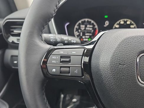 Used 2024 Honda Pilot Touring image 11