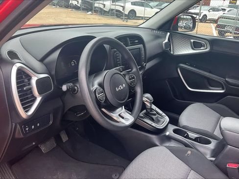 Used 2024 Kia Soul LX w/ Option Group 015 FWD image 2