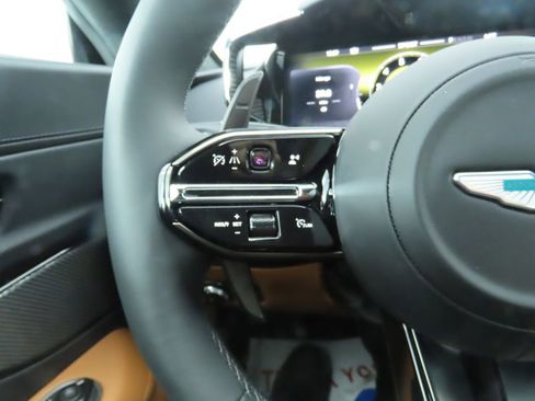 Used 2025 Aston Martin V8 Vantage Coupe image 12