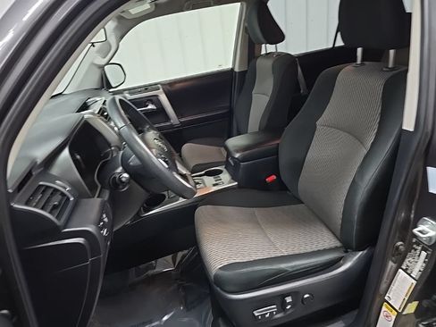 Used 2019 Toyota 4Runner SR5 AWD/4WD image 33