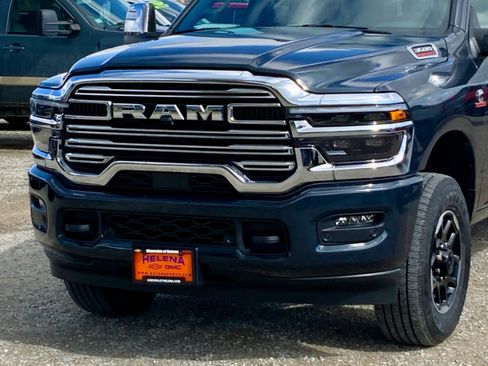 Used 2025 RAM 3500 Laramie AWD/4WD image 9
