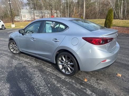 Used 2018 MAZDA MAZDA3 Touring image 3