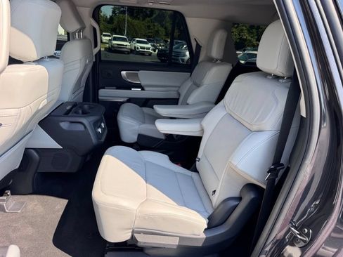 Used 2025 Ford Expedition Max Platinum w/ Driver's Package AWD/4WD image 31