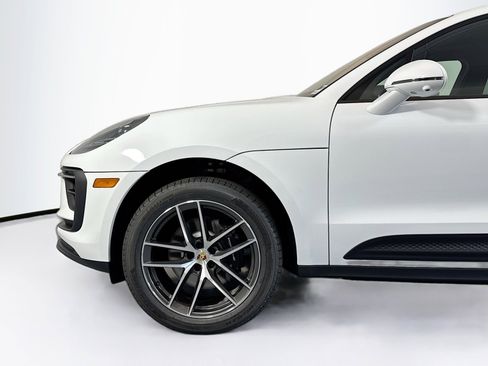 Certified 2025 Porsche Macan AWD/4WD image 29