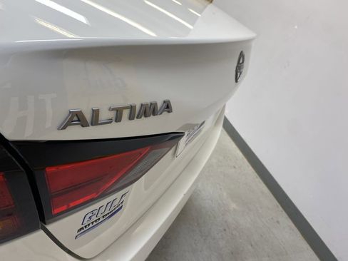 Used 2025 Nissan Altima 2.5 SV FWD image 16