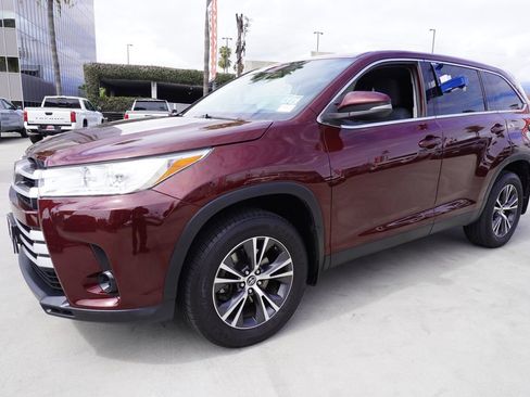 Used 2019 Toyota Highlander LE FWD image 4