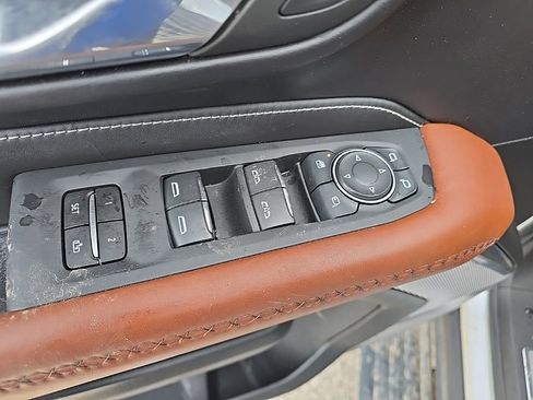 Used 2024 GMC Yukon XL Denali Ultimate image 8