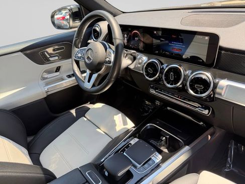 Used 2020 Mercedes-Benz GLB 250 4MATIC image 37