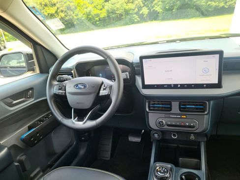 Used 2025 Ford Maverick Lobo AWD/4WD image 16