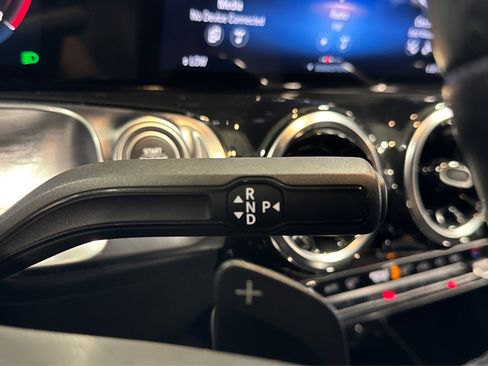 Used 2020 Mercedes-Benz GLB 250 4MATIC image 27